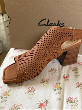 NWT Clarks Women’s Perforated Slingback Heel in Cognac, size 10.